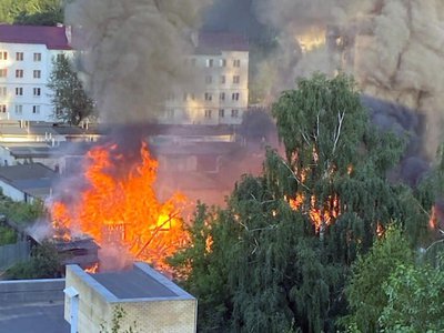 Сильный пожар в Выксе на улице Осипенко