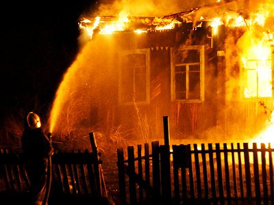 В Мяре сгорел жилой дом
