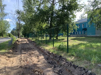 На улице Слепнёва начали ремонтировать тротуар