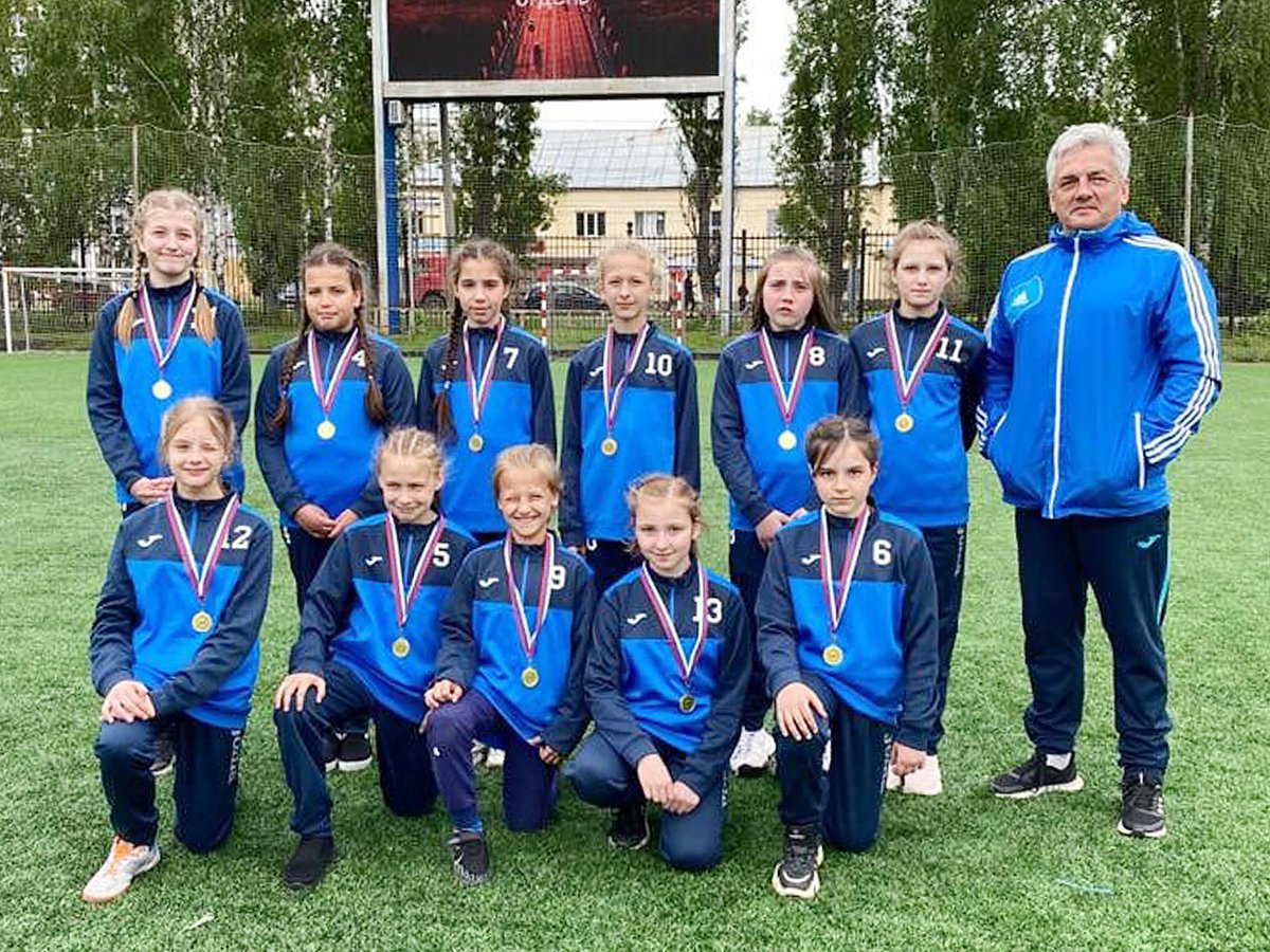 Футболистки школы №12 стали победителями турнира в Нижнем Новгороде