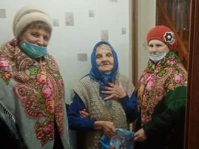 Новый год с подарками встретили 13 ветеранов Борковки