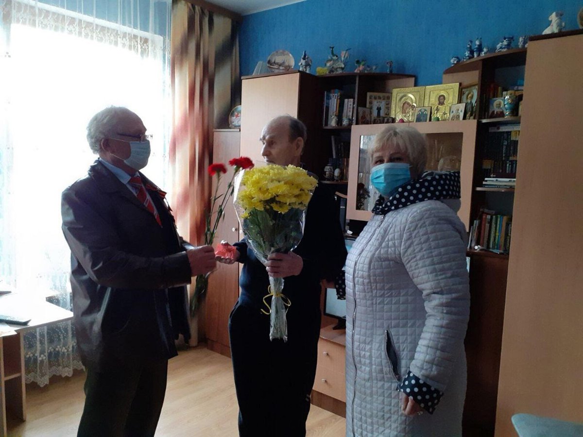 Поздравляют Михеева