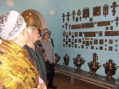 Выксунские ветераны посетили музей самоваров в Касимове (2017 г.)