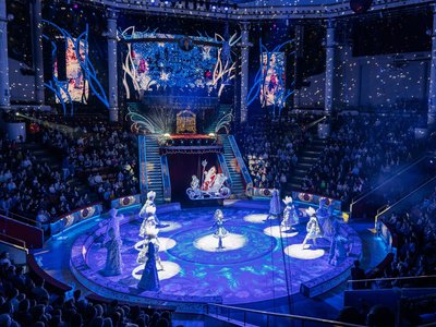 Московский цирк Никулина подарил сотрудникам ОМК захватывающее представление