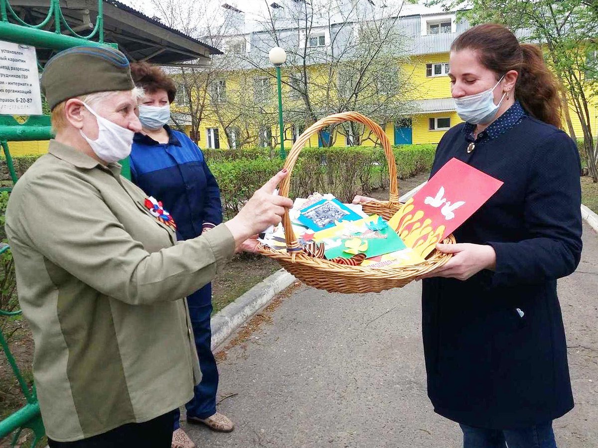 Воспитанники социально-реабилитационного центра навестили ветеранов ВОВ