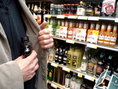 Выксунец украл в магазине бутылку коньяка