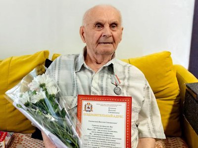 Выксунца поздравили со 100-летием