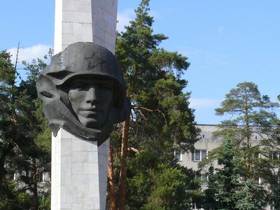 Глеб Никитин поручил направить 200 млн рублей на восстановление военных мемориалов