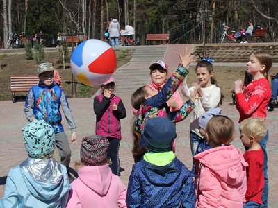 В парке культуры и отдыха «Лебединый рай» 21 апреля прошла детская развлекательная программа «Весенний калейдоскоп».