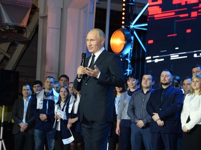 Владимир Путин в Нижнем Новгороде на «Горьковском автозаводе» (2017 г.)