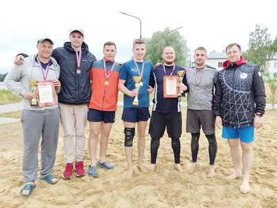 Команда «Чип и Дейл» стала победителем городского турнира по волейболу
