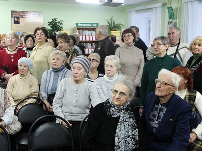 Епископ Варнава встретился в формате «антикафе» с членами клуба «Ветеран» в выксунской библиотеке «Отчий край» (Выкса, 2017 г.)