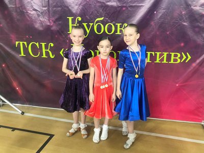 Воспитанницы «Выкса данс спорт» завоевали в двух соревнованиях 12 медалей