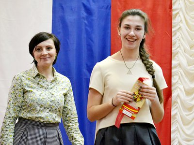 Церемония награждения волонтёров Александро-Невскими ленточками